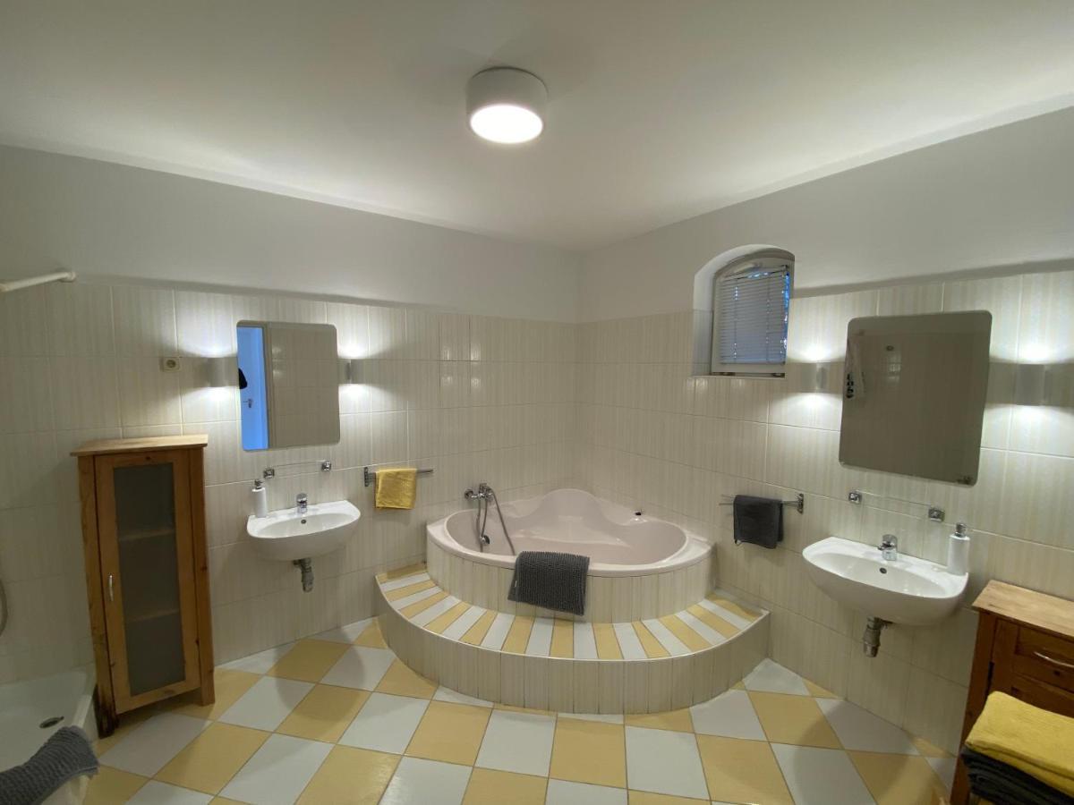 Szent Kristof Panzio Hotel Vonyarcvashegy Luaran gambar